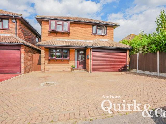 House for sale in Leigh Beck, Essex