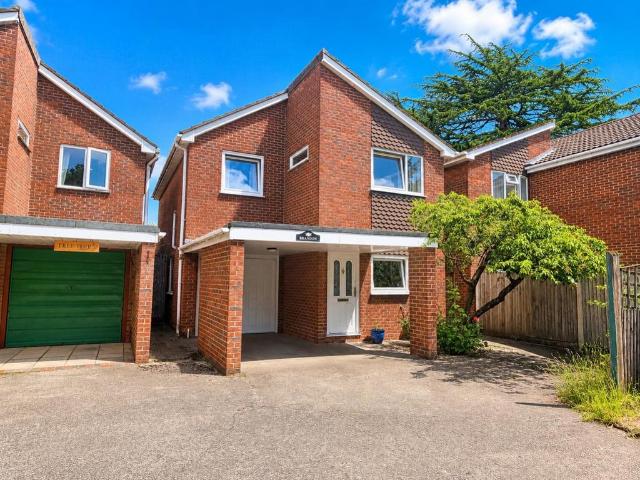House for sale in Thorpe, Row Town