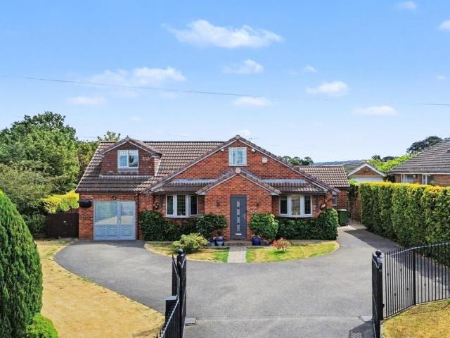 House for sale in Horbury Bridge, West Yorkshire