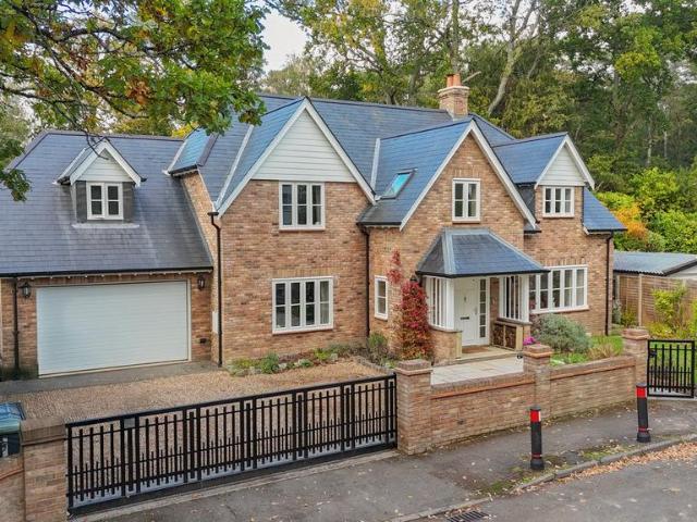 House for sale in Tricketts Cross, Ferndown
