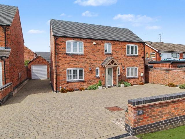 House for sale in Whetstone, Pinfold