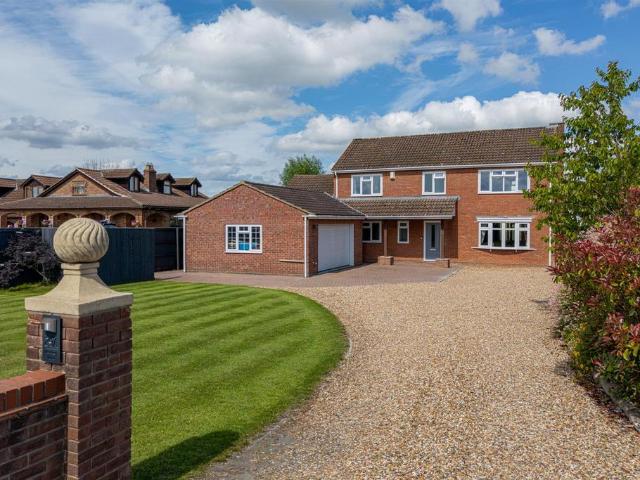 House for sale in Yarnbrook, Wiltshire