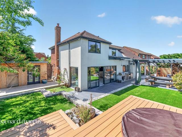 House for sale in Stoneleigh, Ewell