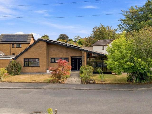 House for sale in Whitestone, Camp Hill