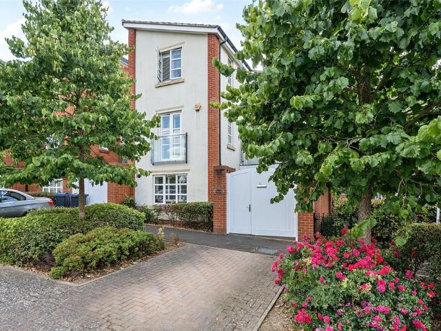 House for sale in London Borough of Merton, Mitcham