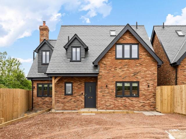 House for sale in Crowhurst, Hillview
