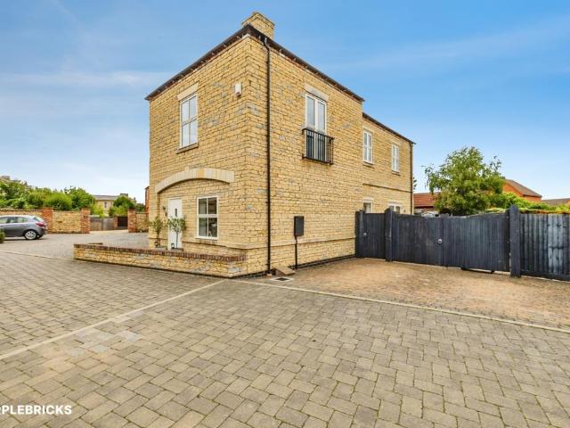 House for sale in Bracebridge Heath, North Kesteven
