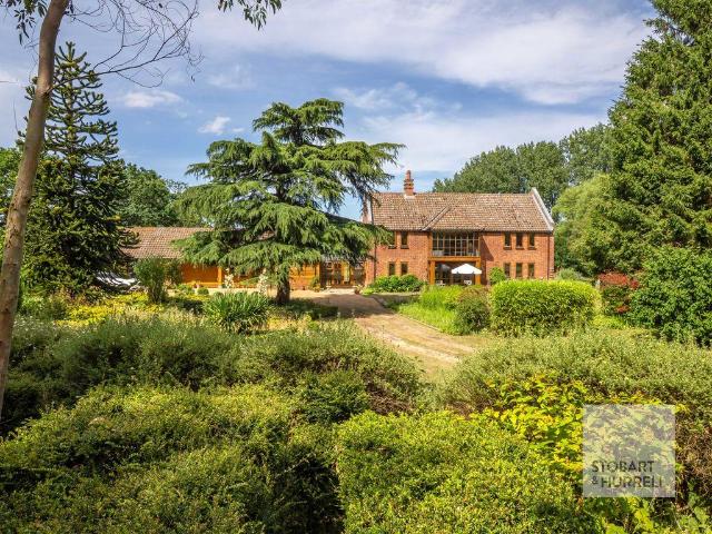 House for sale in Hoveton, Comers