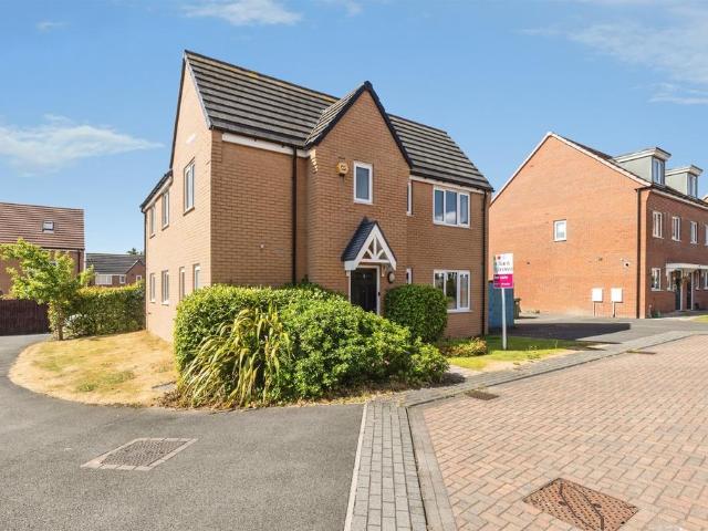 House for sale in Kinsley, West Yorkshire