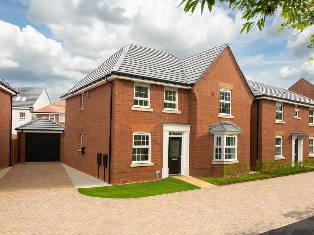 House for sale in Hoylandswaine, South Yorkshire