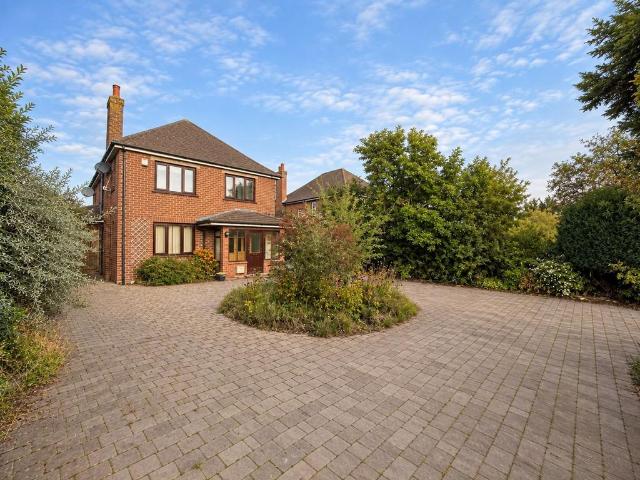 House for sale in Roby Mill, Lancashire