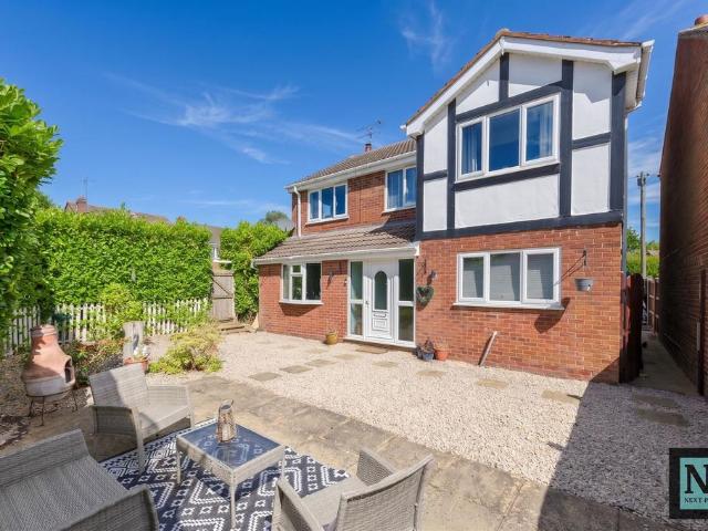 House for sale in Hurley, Gun Hill