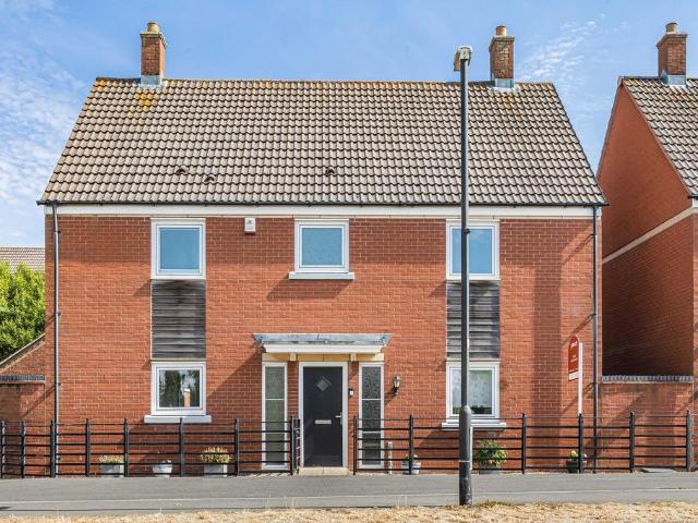 House for sale in Okus, Swindon