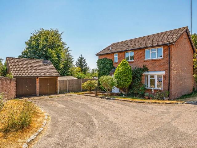 House for sale in Hurst Green, Heathlands