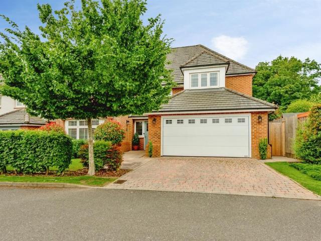 House for sale in Perryfields, West Sussex