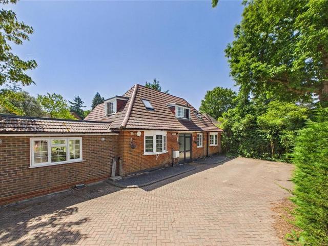 House for sale in Heol-las, Surrey