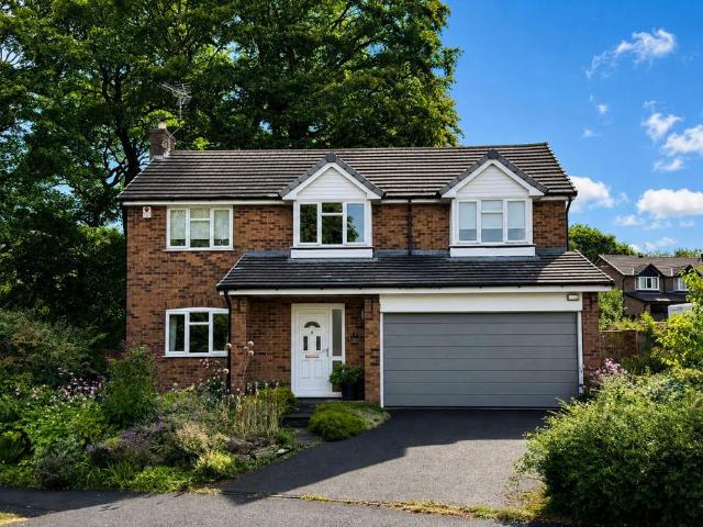 House for sale in Shirebrook Park, Charlesworth