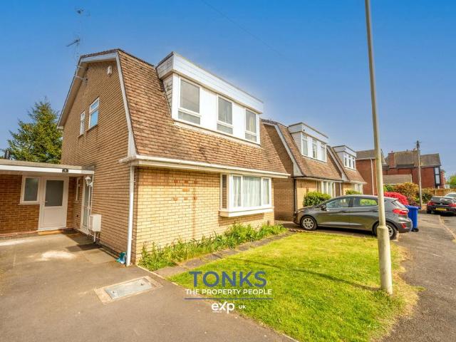 House for sale in Halesowen, West Midlands
