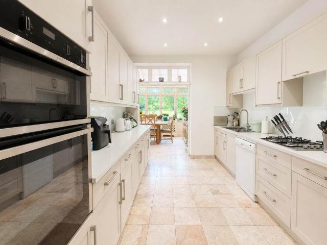 House for sale in Elstree and Borehamwood, Borehamwood
