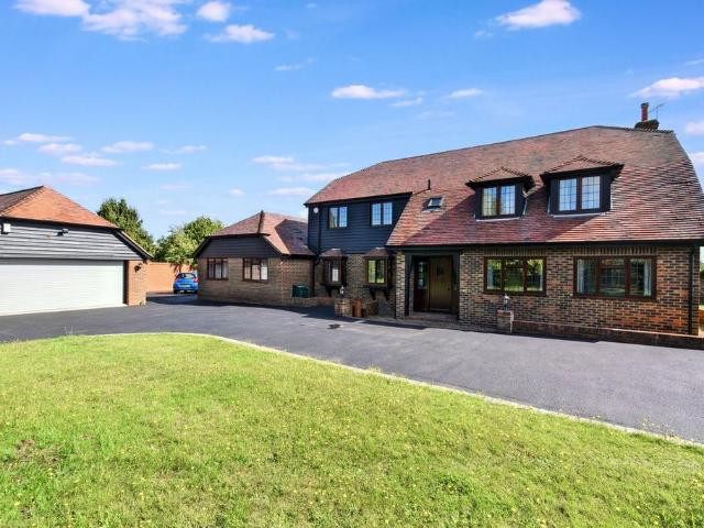 House for sale in Painter's Forstal, Oad Street