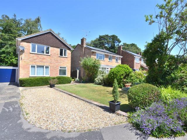 House for sale in Fleet, Hart