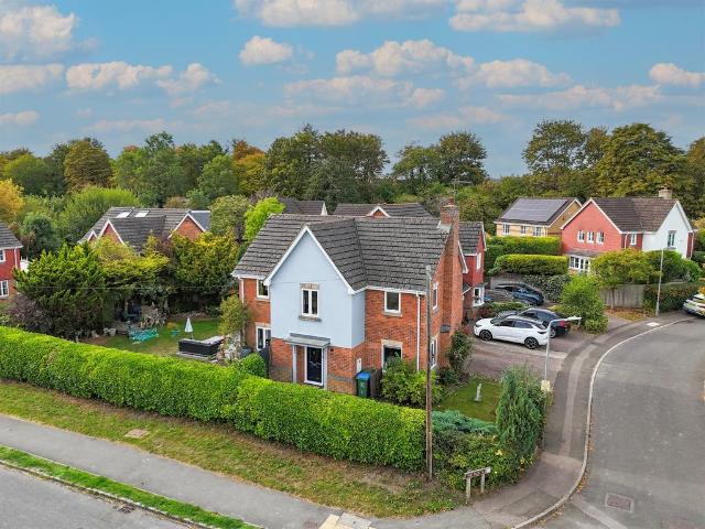 House for sale in Castlemead, Pitstone