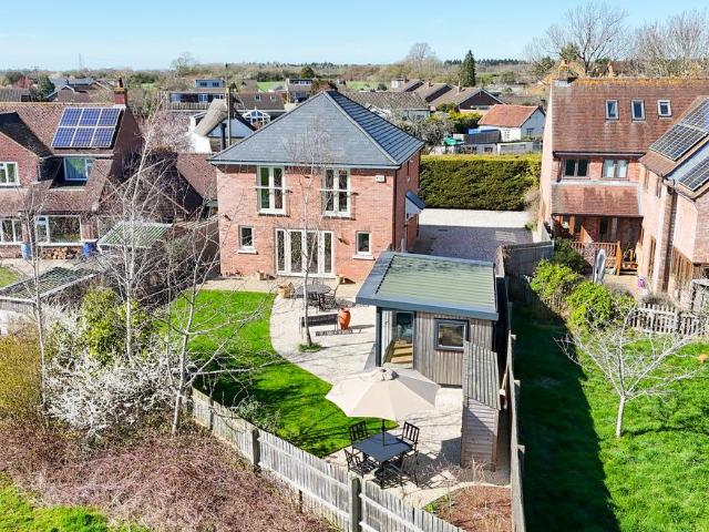 House for sale in Oakley