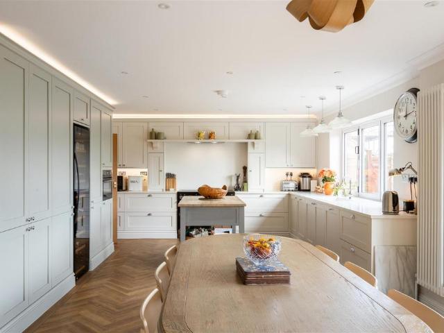 House for sale in Pachesham Park, Surrey