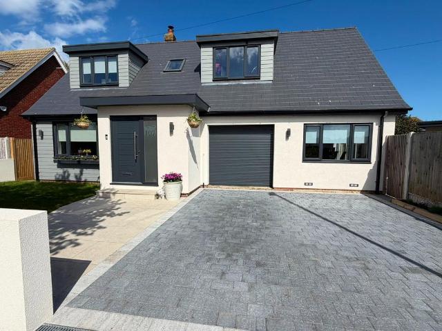 House for sale in Dumpton, Acol