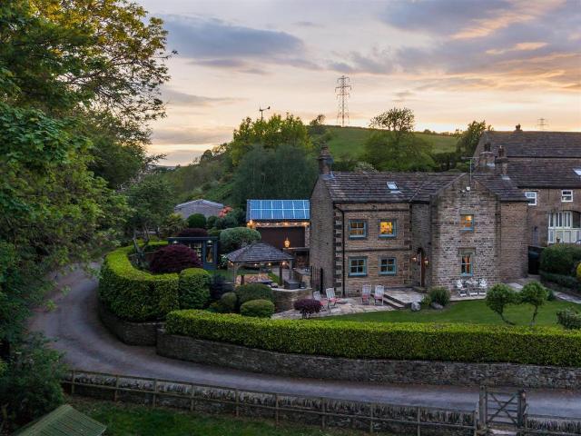 House for sale in Hunshelf, South Yorkshire