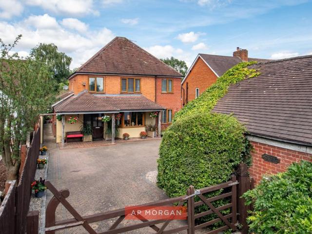 House for sale in Dodderhill, Crookhill