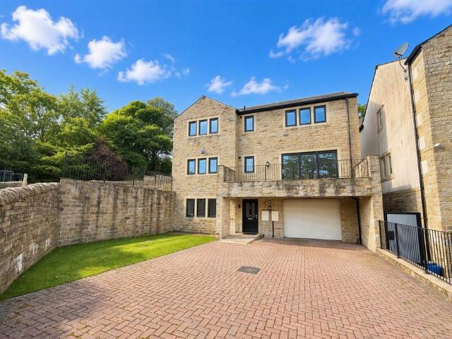 House for sale in Cackleshaw, Bradford