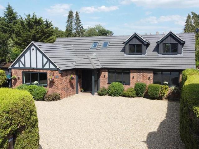 House for sale in Heol-las, Surrey