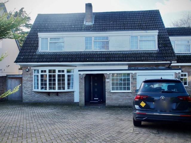House for sale in Batchworth, Hertfordshire