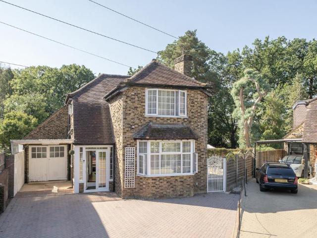 House for sale in Harrow Weald, Greater London