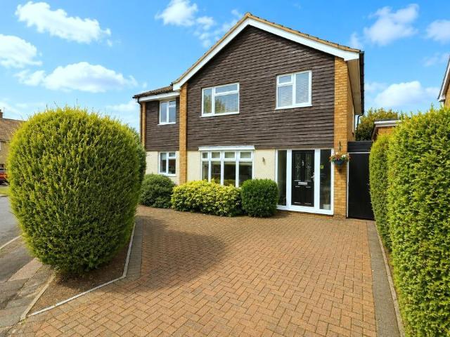 House for sale in Barton-le-clay, Bedfordshire
