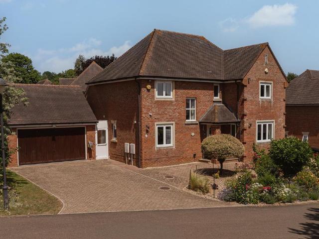 House for sale in Pachesham Park, Surrey