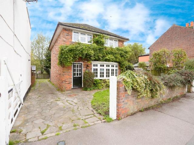 House for sale in Slip End, Bedfordshire