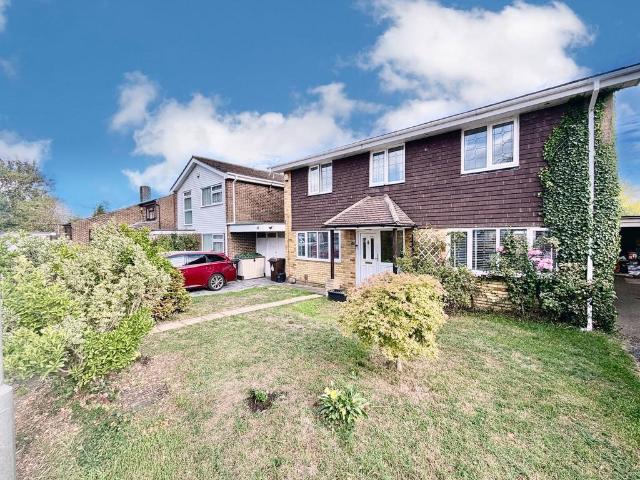 House for sale in Sindlesham, Winnersh