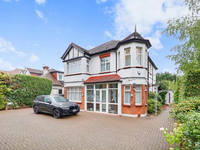 House for sale in Cockfosters, Greater London