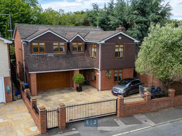 House for sale in Debden Green, Epping