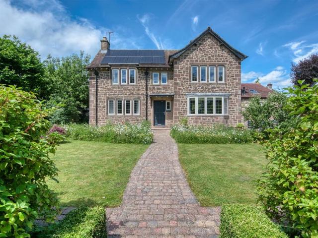 House for sale in Froggatt, East Midlands