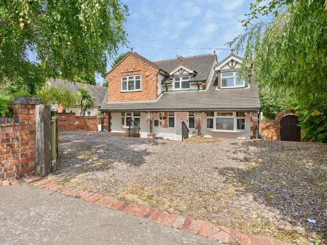 House for sale in Brownhills, West Midlands