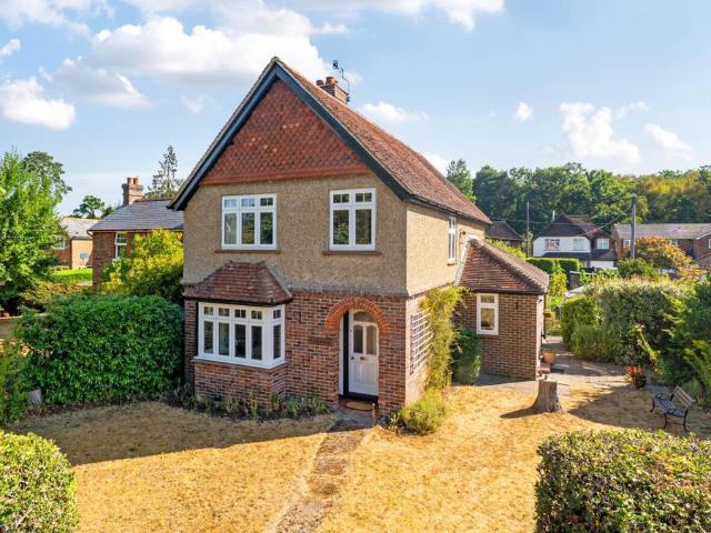 House for sale in Fole, Surrey