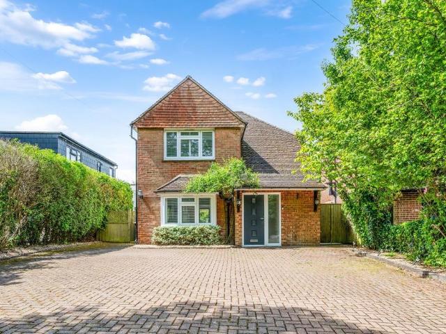 House for sale in Hillview, Surrey