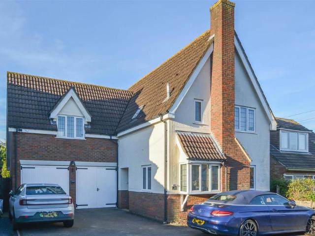 House for sale in Pilgrims' Hatch, Navestock Side