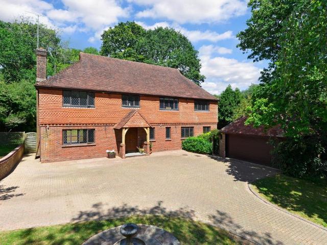 House for sale in Cox Green, Horsham
