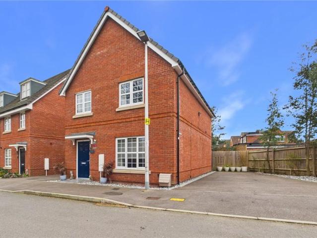 House for sale in Ryeish Green, Spencers Wood