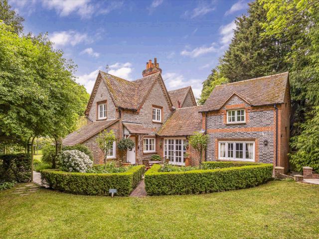 House for sale in Lower Basildon, West Berkshire