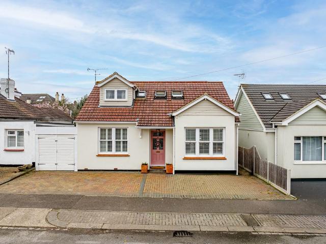 House for sale in Alton Barnes, Essex